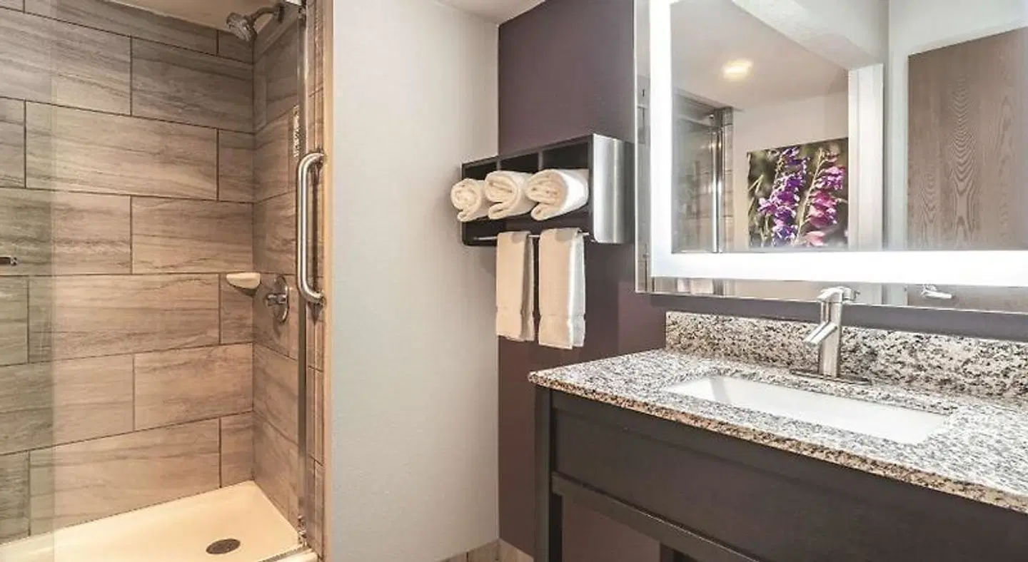 La Quinta Inn & Suites by Wyndham Glenwood Springs Badezimmer