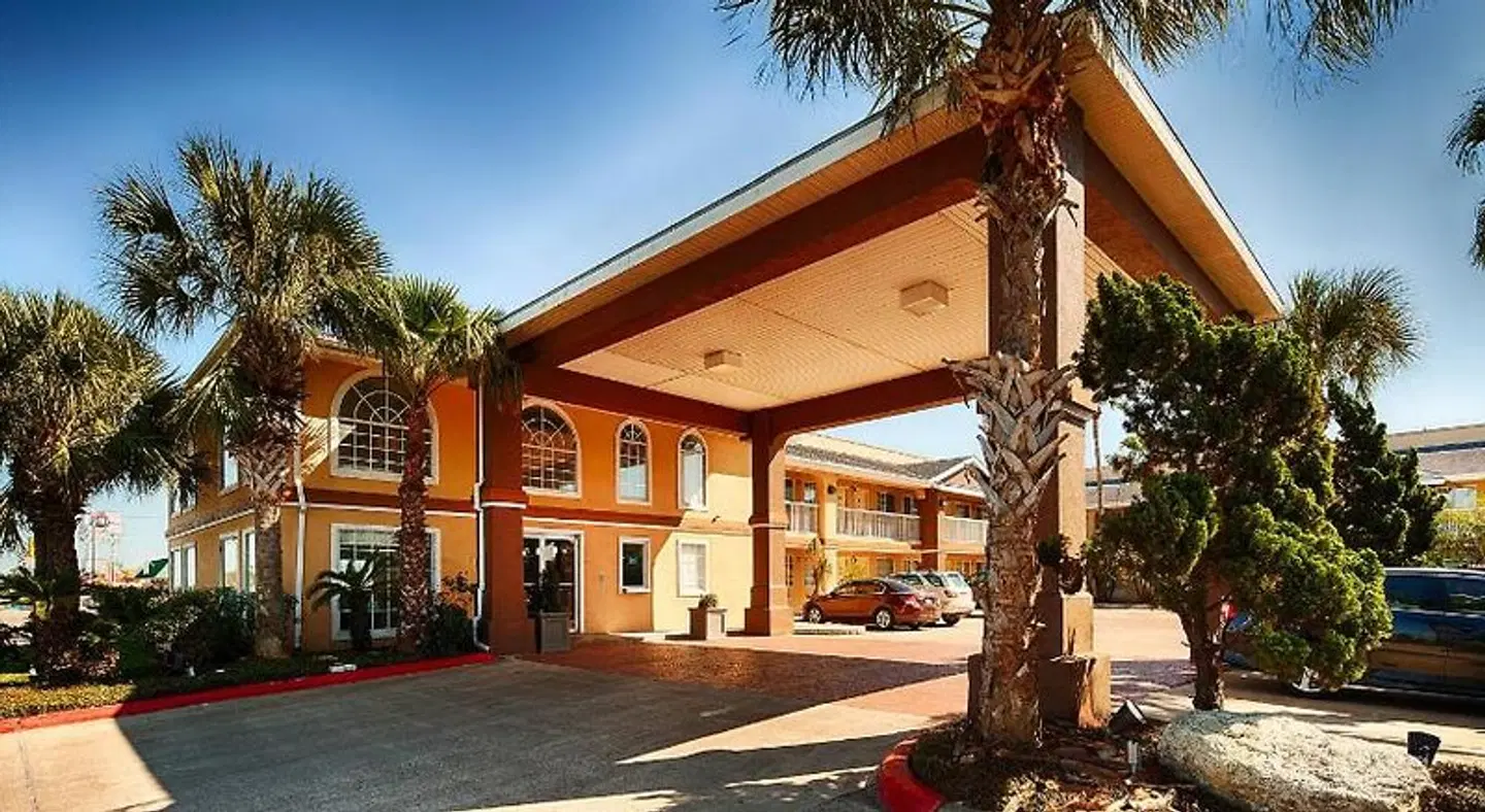 Best Western Paradise Inn EXTERIOR