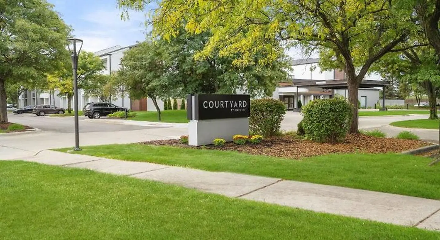 Courtyard by Marriott Detroit Metro Airport Garten