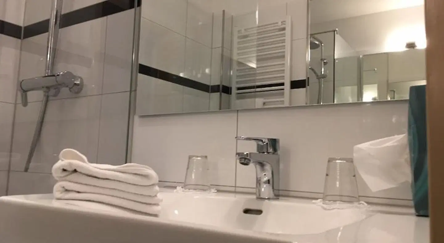 Hotel Rosengarten Badezimmer