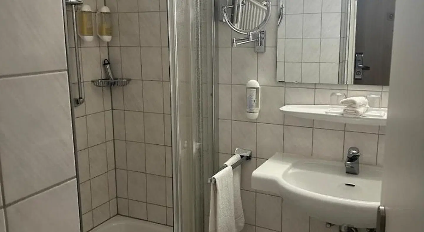 Ramada Siegen Badezimmer
