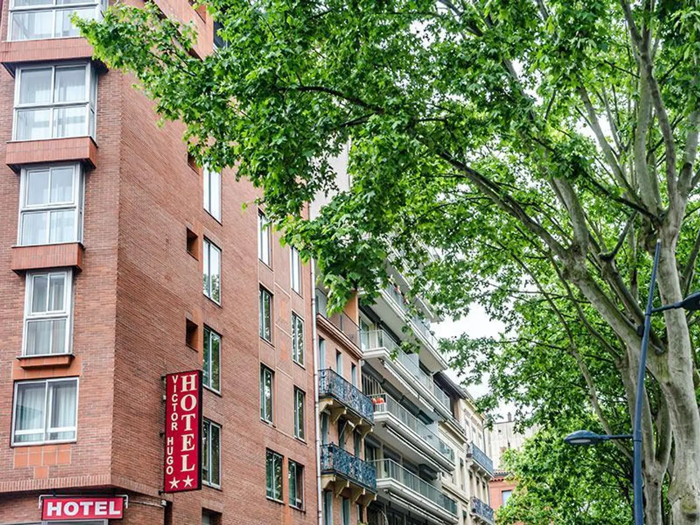 Victor Hugo EXTERIOR