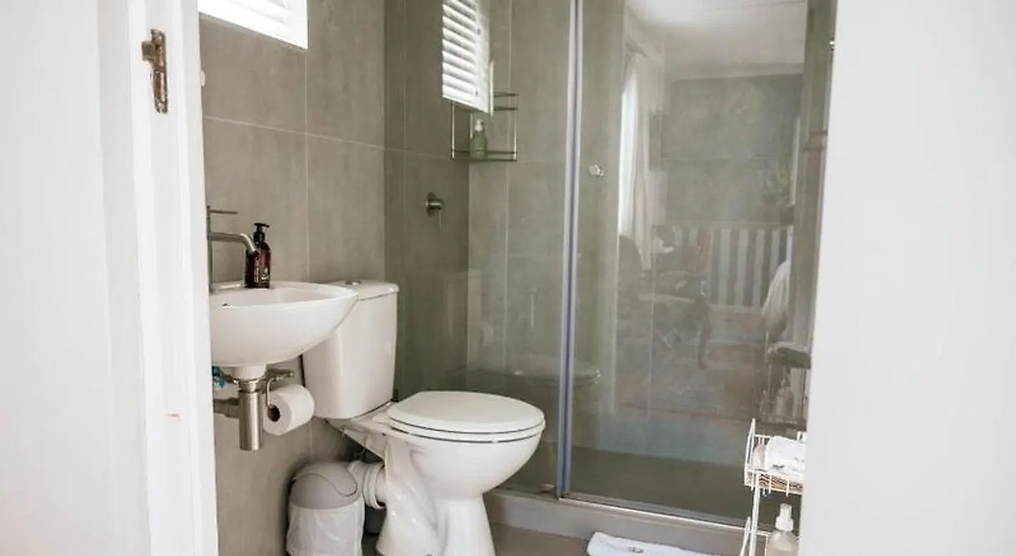 Rozenburg Guest House Badezimmer