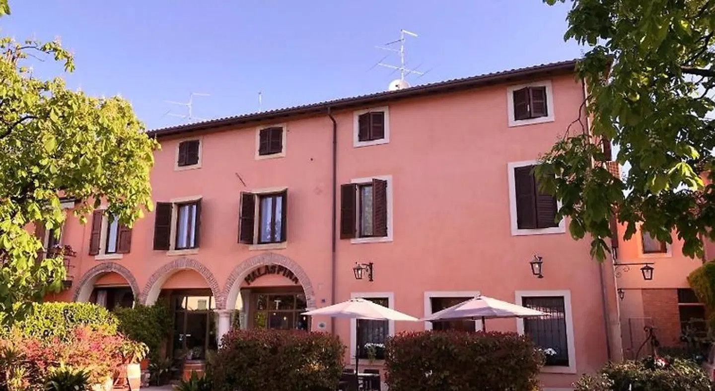 Corte Malaspina EXTERIOR