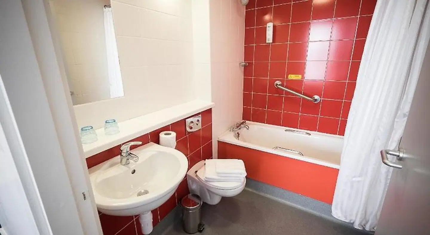 Travelodge Limerick Castletroy Badezimmer