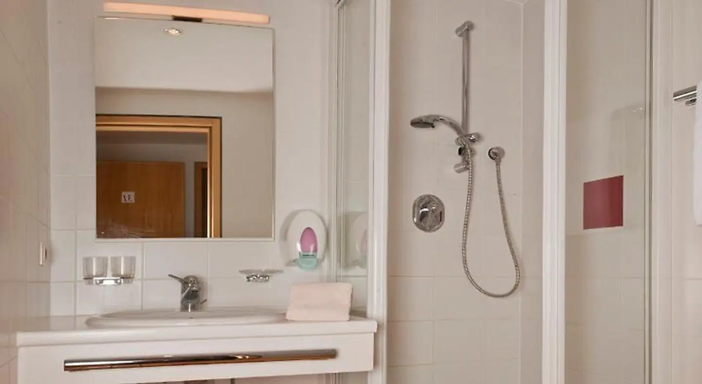 Hotel Handl Badezimmer