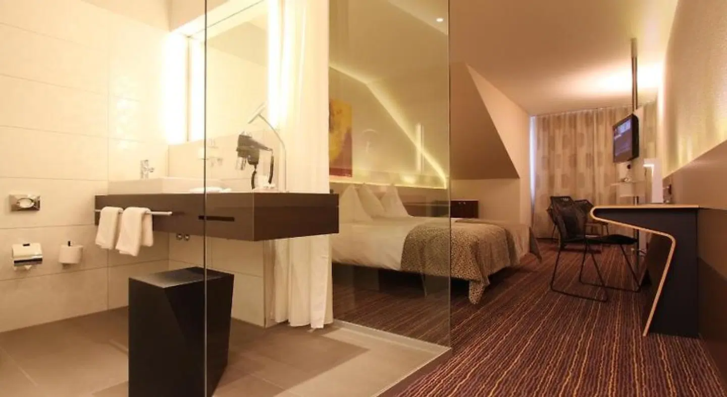 riverside ROOM_EXAMPLE