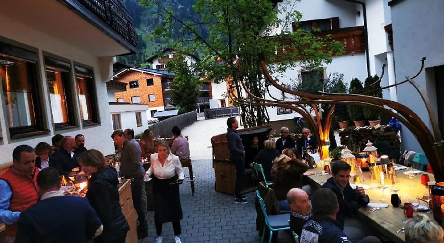 Hotel Sandhof PEOPLE