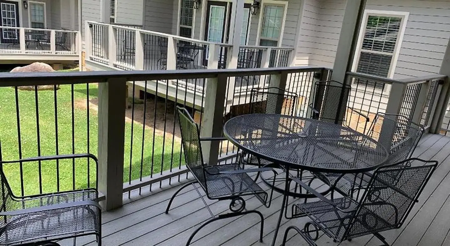 Carr's Northside Cottages Terrasse