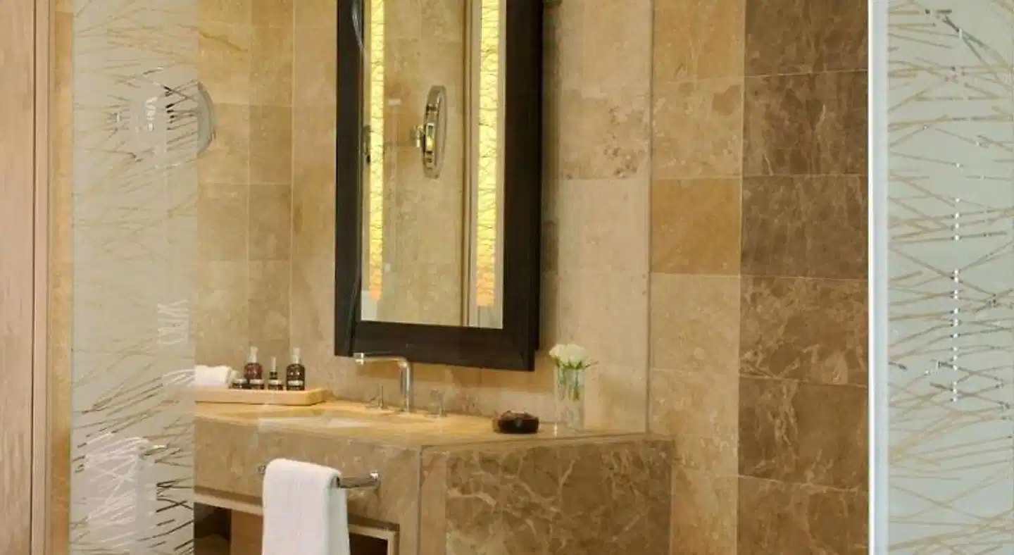 Oubaai Hotel Golf & Spa Badezimmer