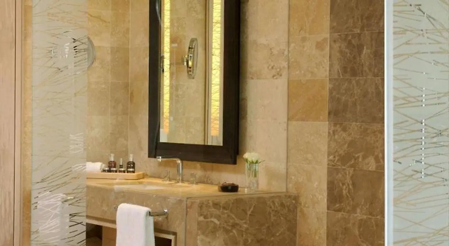 Oubaai Hotel Golf & Spa Badezimmer
