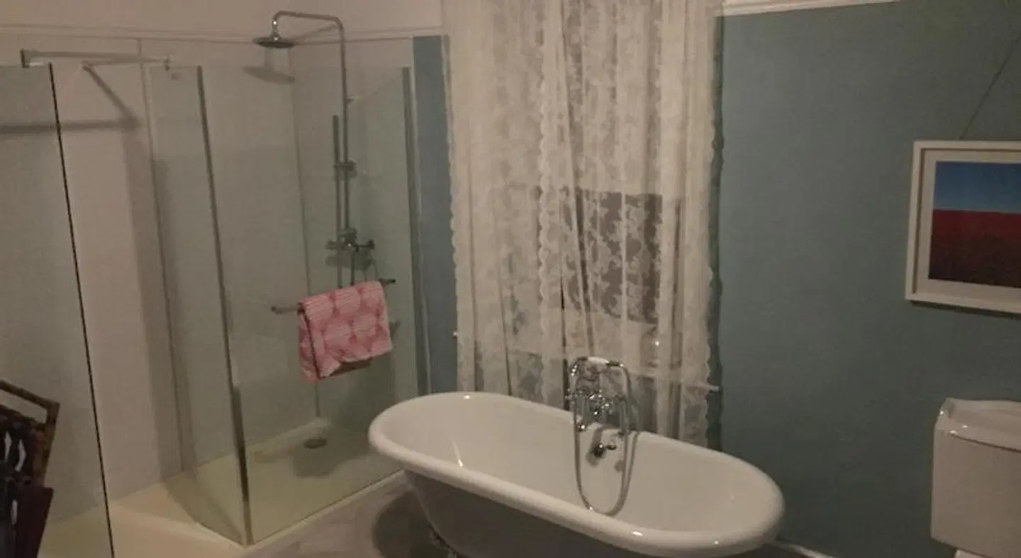 Newberry Beach Lodge Badezimmer