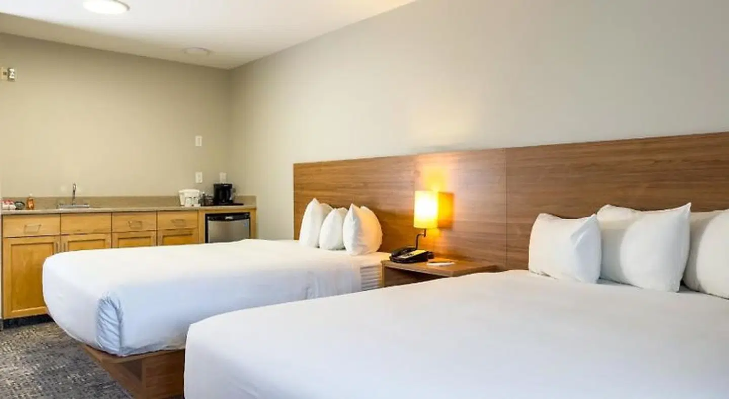 Ramada Inn & Suites Canmore ROOM_EXAMPLE