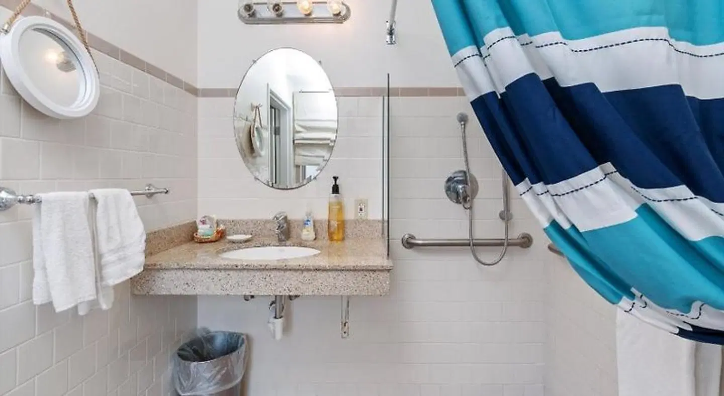 Beach House Inn & Suites Badezimmer