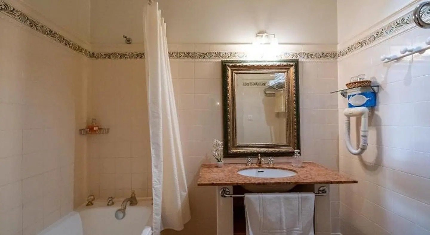 Chateau De Picomtal Badezimmer