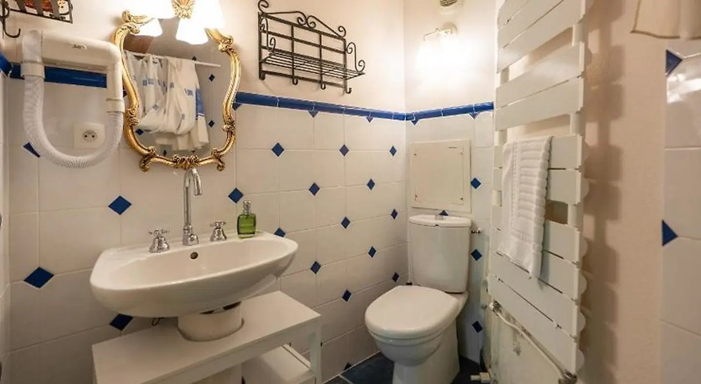 Chateau De Picomtal Badezimmer