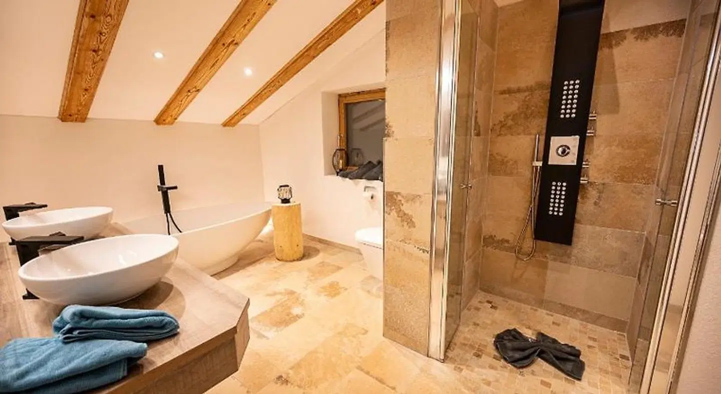 ALP-CHALET Ferienwohnungen Kleinwalsertal Badezimmer