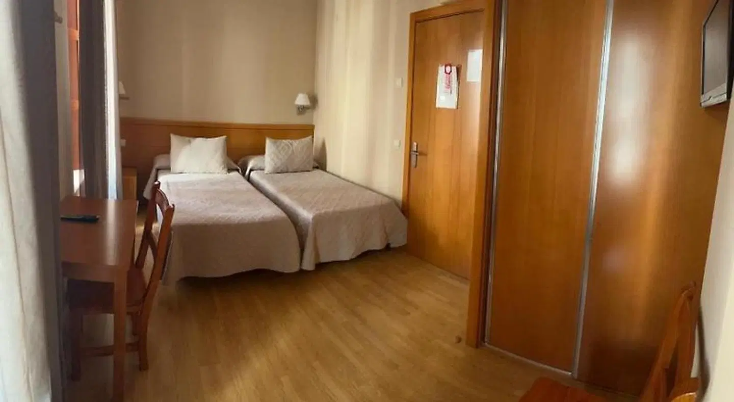 Castilla ROOM_EXAMPLE