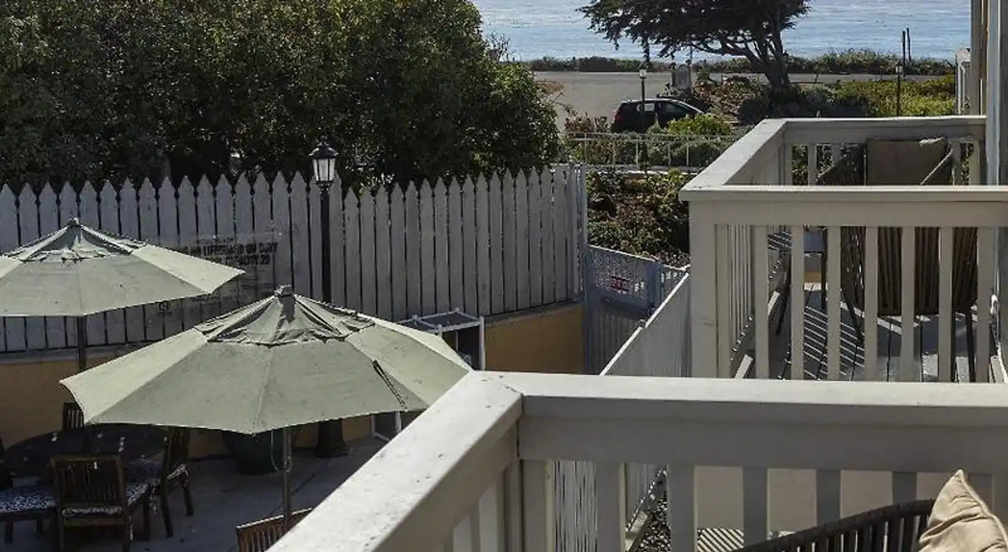 Pelican Inn & Suites Terrasse