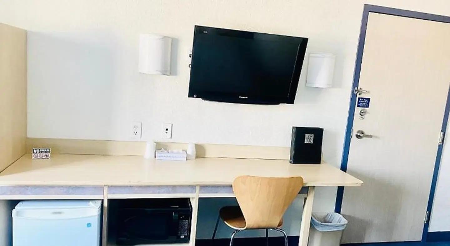Motel 6 Red Deer, AB ROOM_EXAMPLE