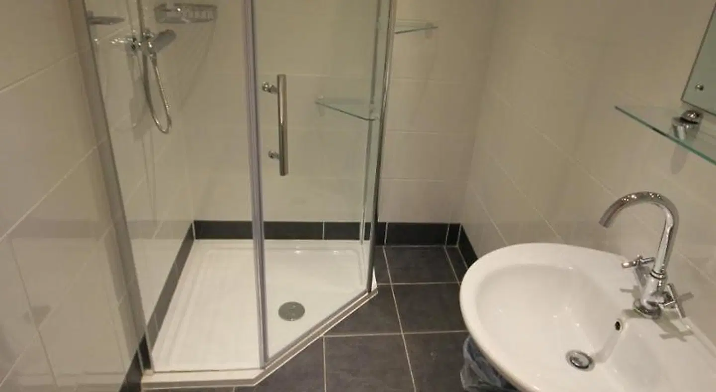 The Dolphins Hotel - Guest house Badezimmer