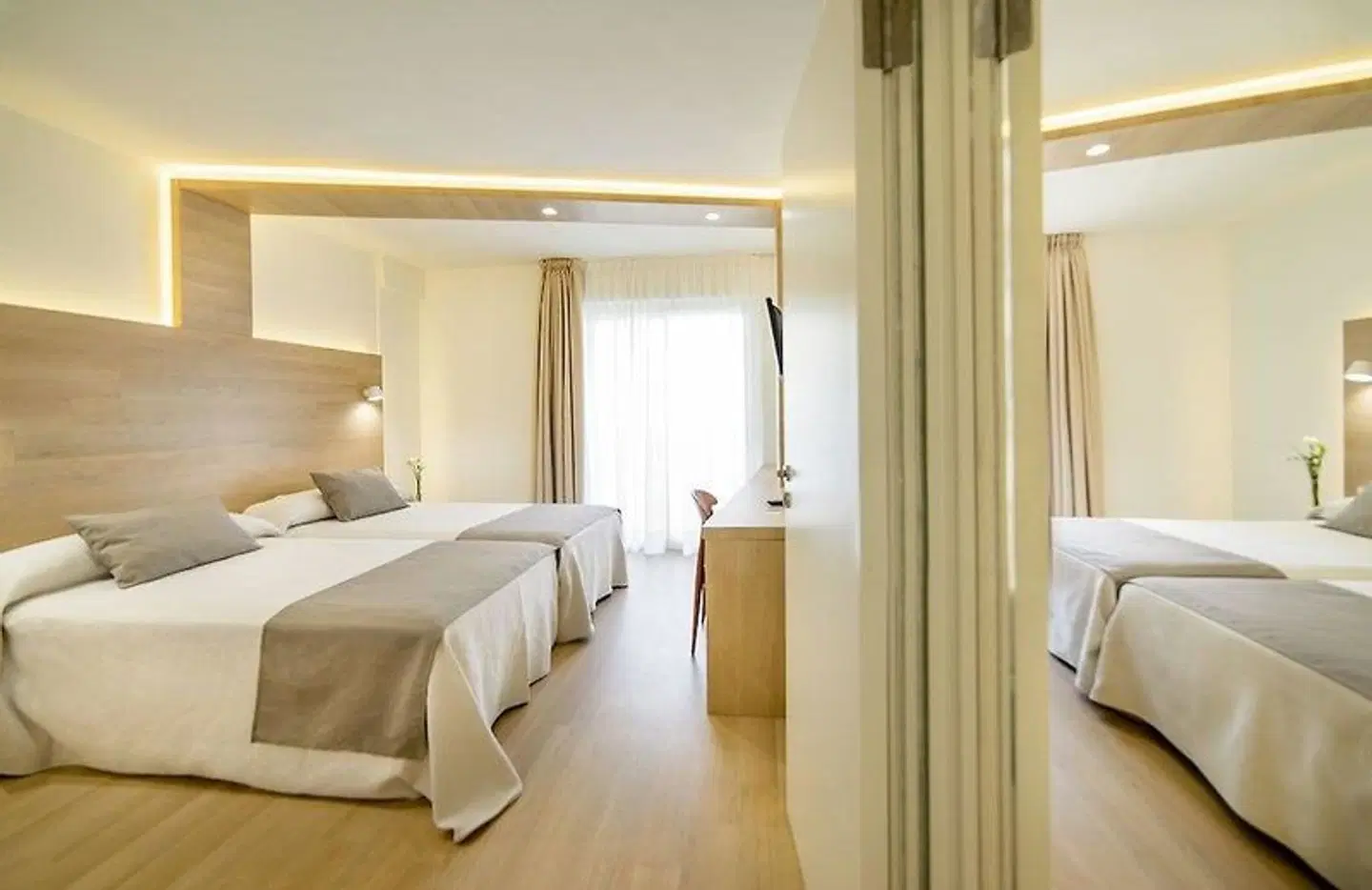 Carlos I ROOM_EXAMPLE