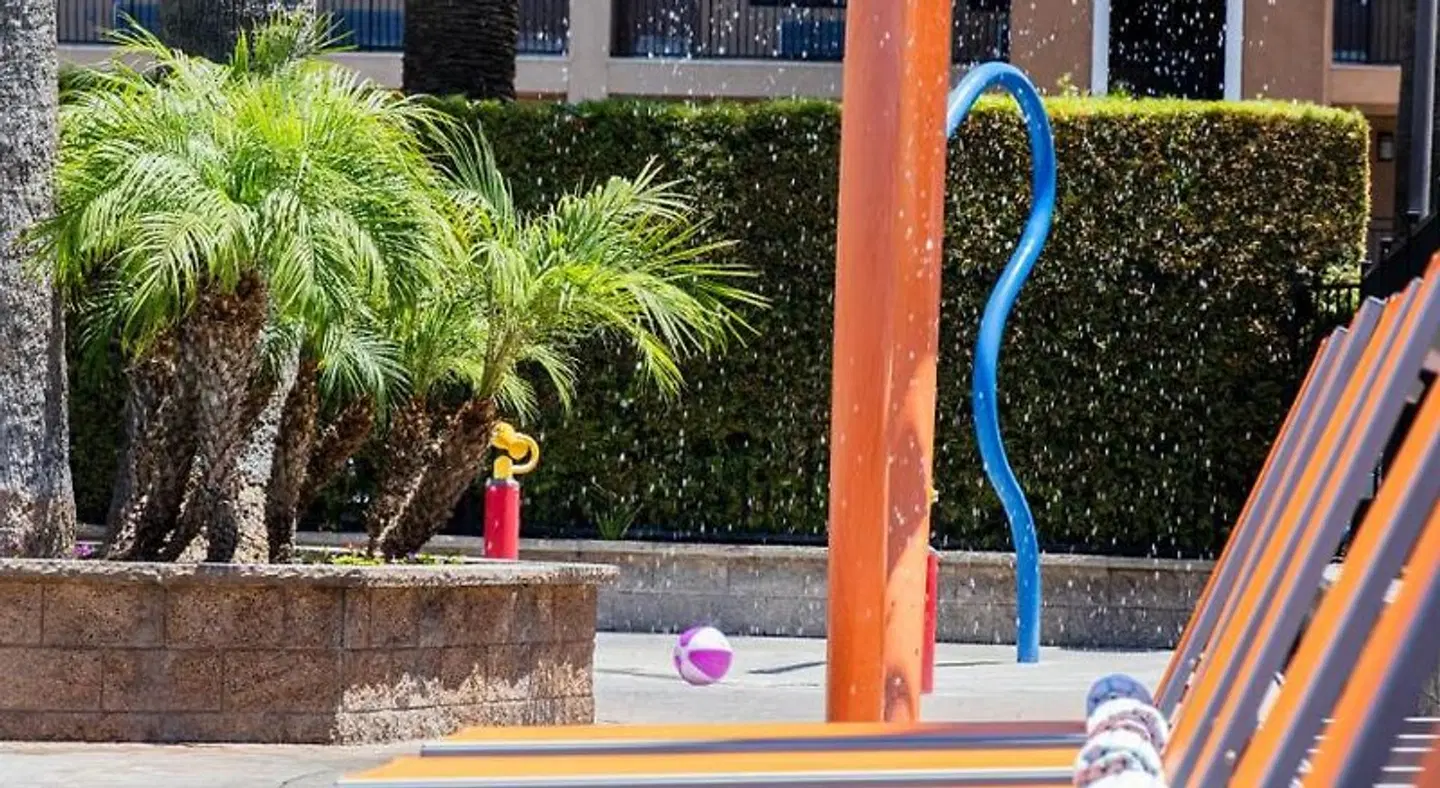 Ramada Maingate - At The Park Anaheim Terrasse