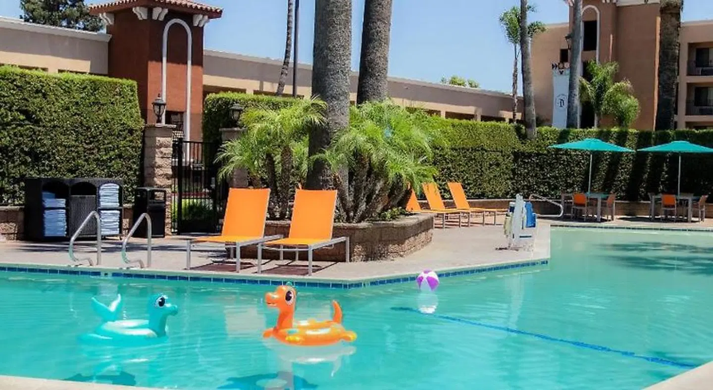 Ramada Maingate - At The Park Anaheim OUTDOOR_POOL
