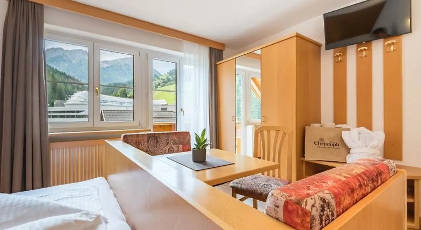 Christoph ROOM_EXAMPLE