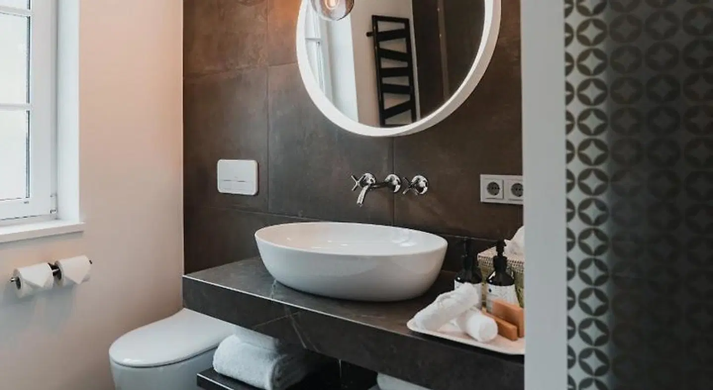 TAUROA Seehotel Grundlsee Badezimmer
