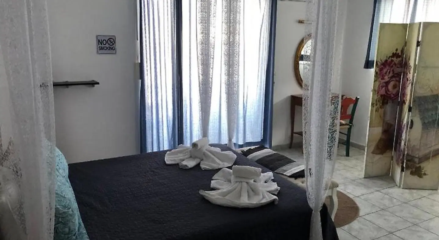 SunnySun Studios ROOM_EXAMPLE