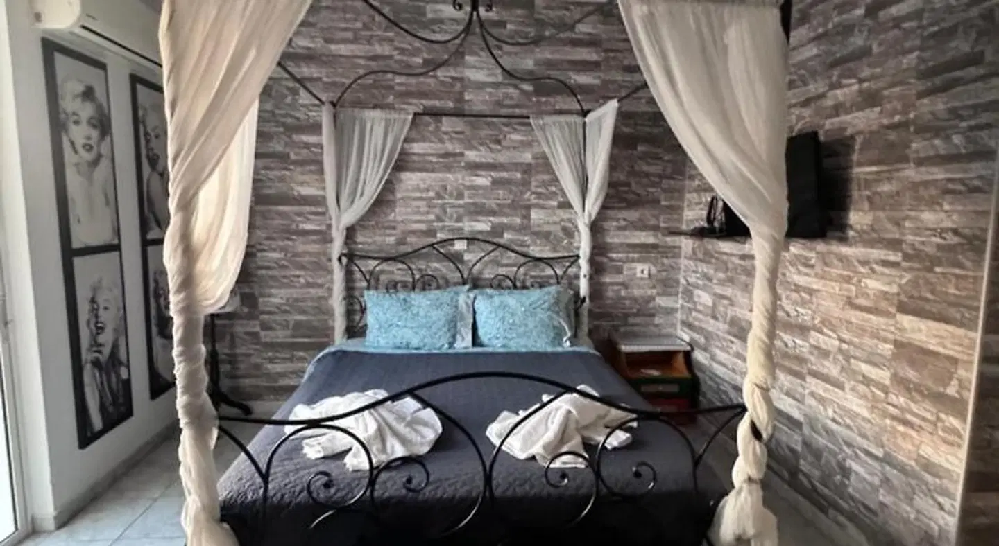 SunnySun Studios ROOM_EXAMPLE