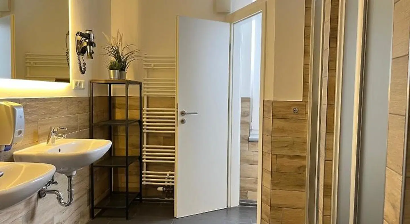 Blue Doors Hostel KTV HEALTH_BEAUTY