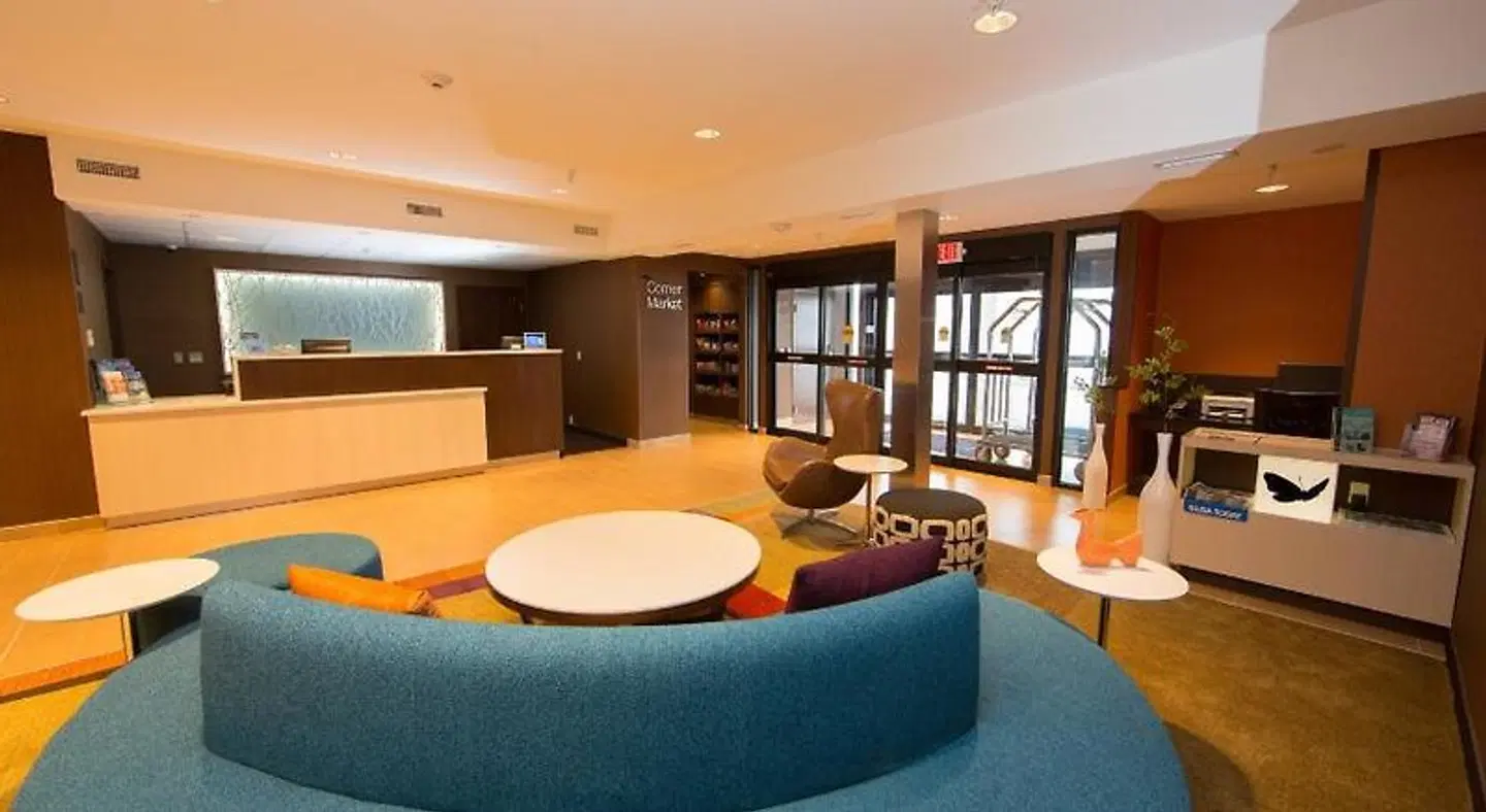 Fairfield by Marriott Inn & Suites Burlington LOUNGE_LOBBY