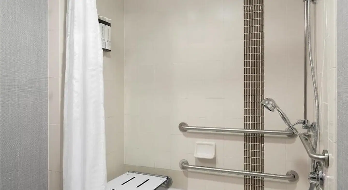 Hyatt Place Topeka Badezimmer