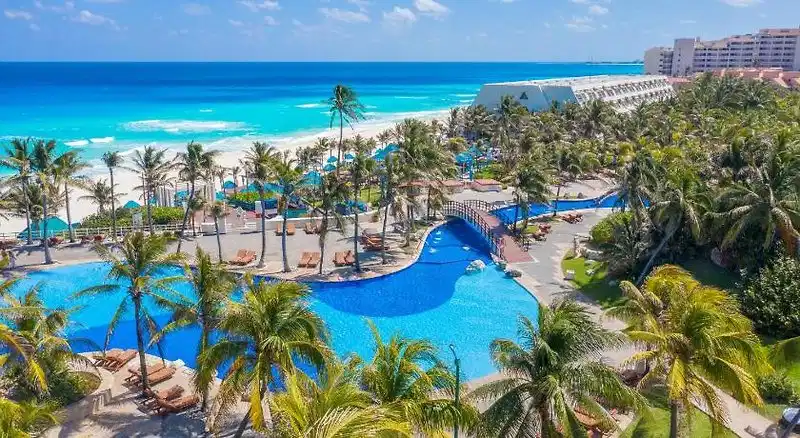 The Pyramid at Grand Oasis – Hotelfoto
