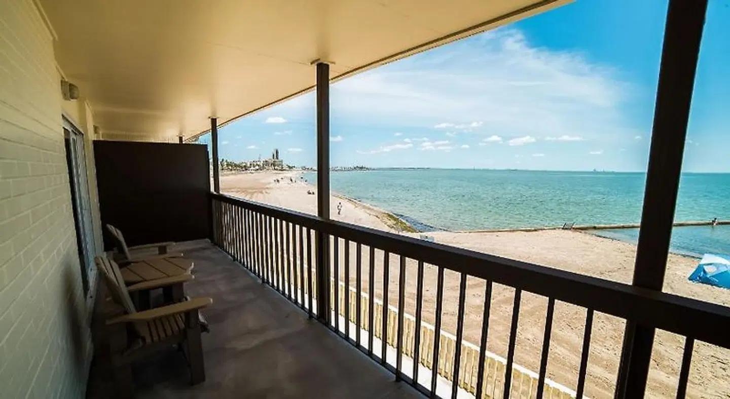 Emerald Beach Hotel Terrasse