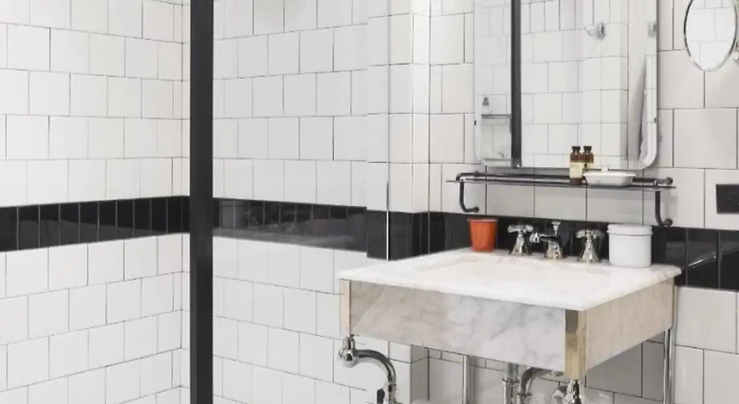 Chicago Athletic Association Badezimmer