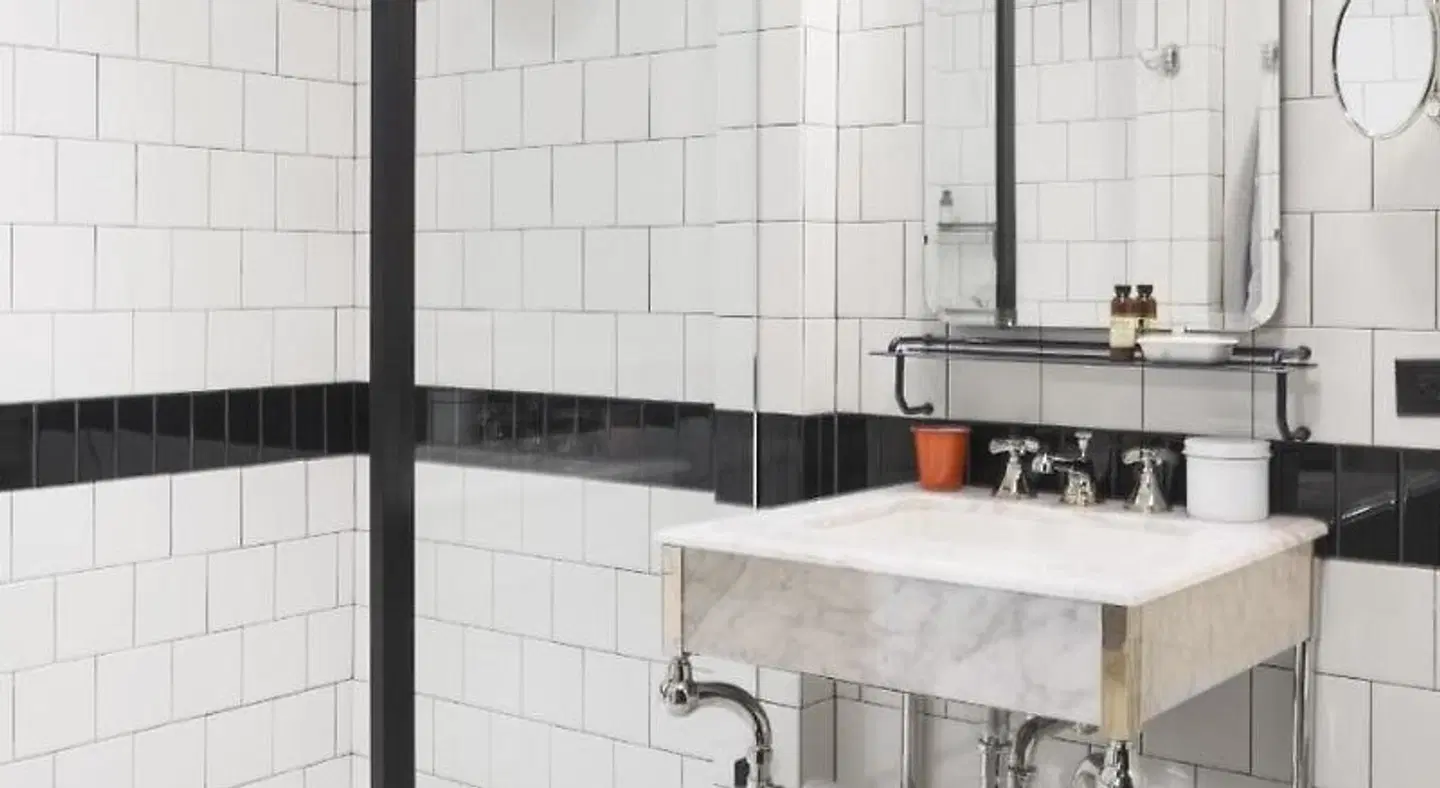 Chicago Athletic Association Badezimmer