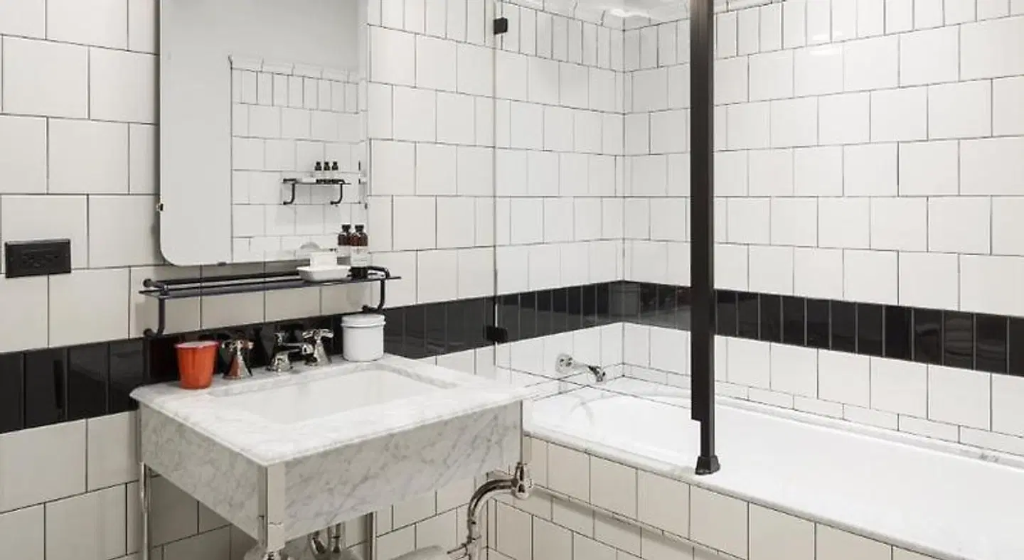 Chicago Athletic Association Badezimmer