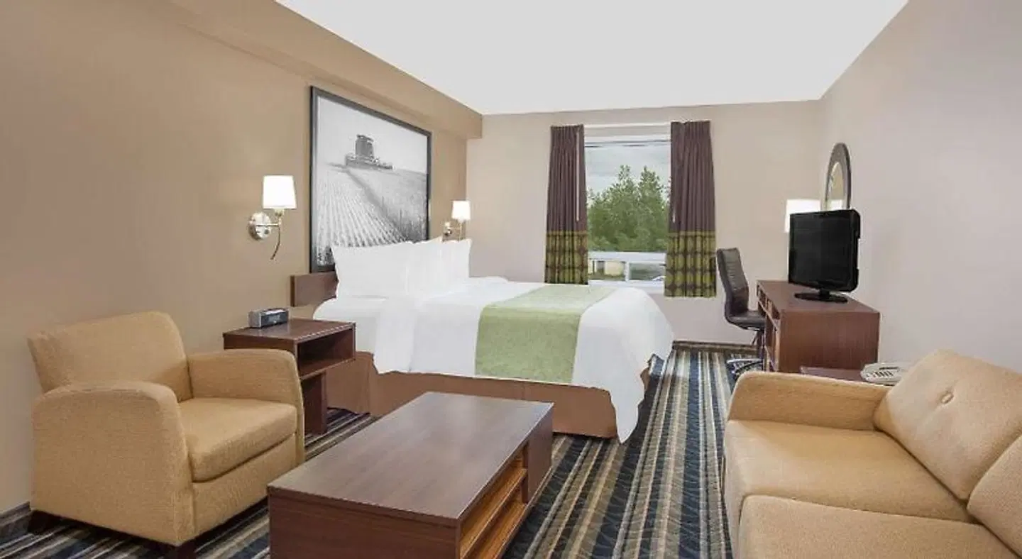 Super 8 by Wyndham Brandon MB ROOM_EXAMPLE