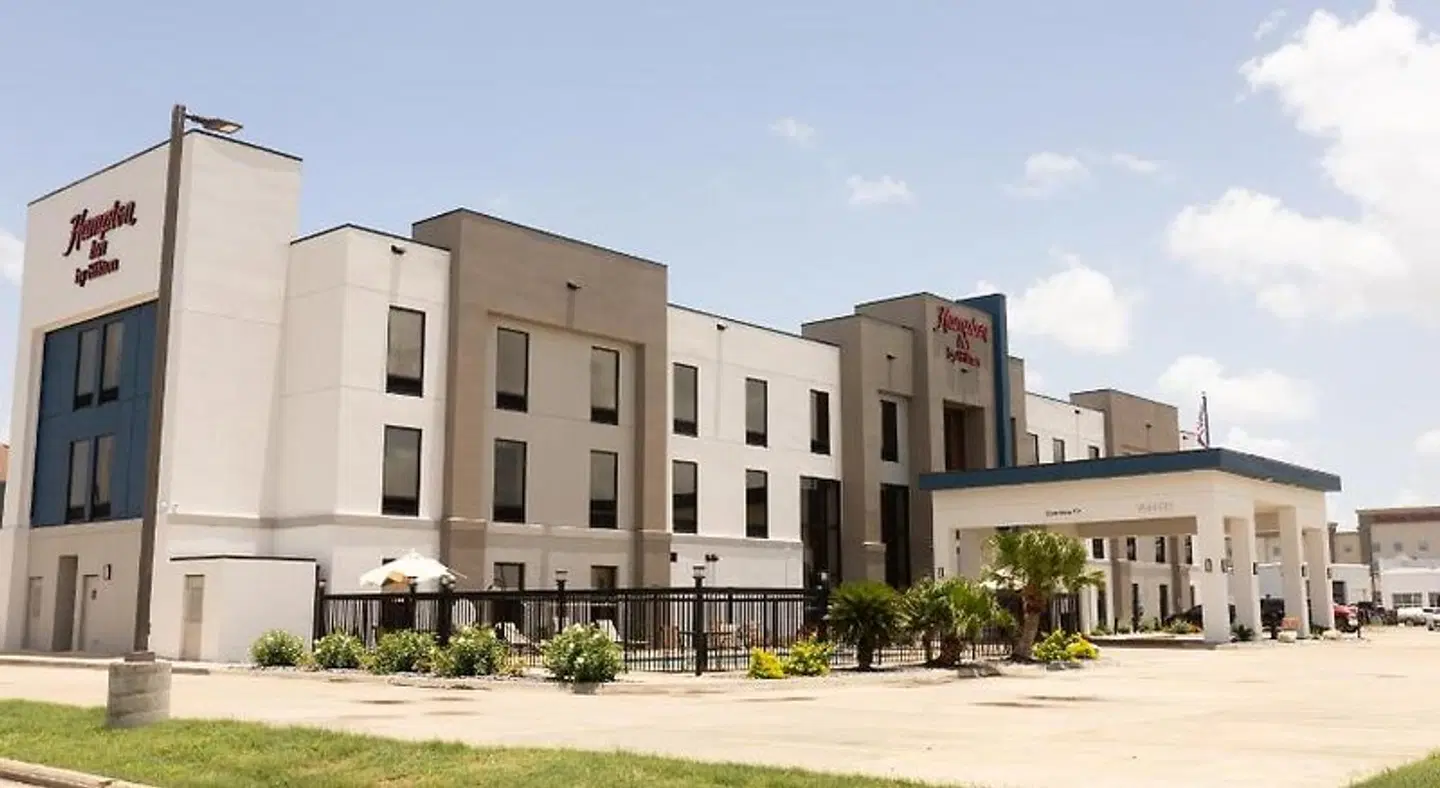 Hampton Inn Victoria EXTERIOR