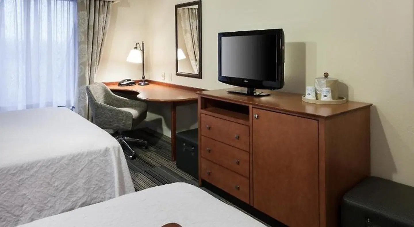 Hampton Inn & Suites Davenport ROOM_EXAMPLE