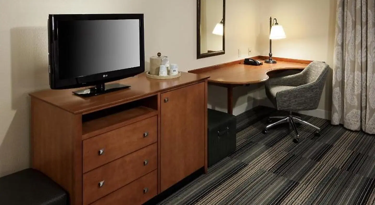 Hampton Inn & Suites Davenport ROOM_EXAMPLE