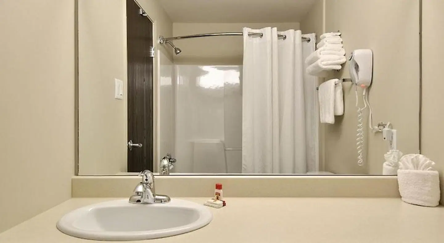 Super 8 by Wyndham Windsor NS Badezimmer