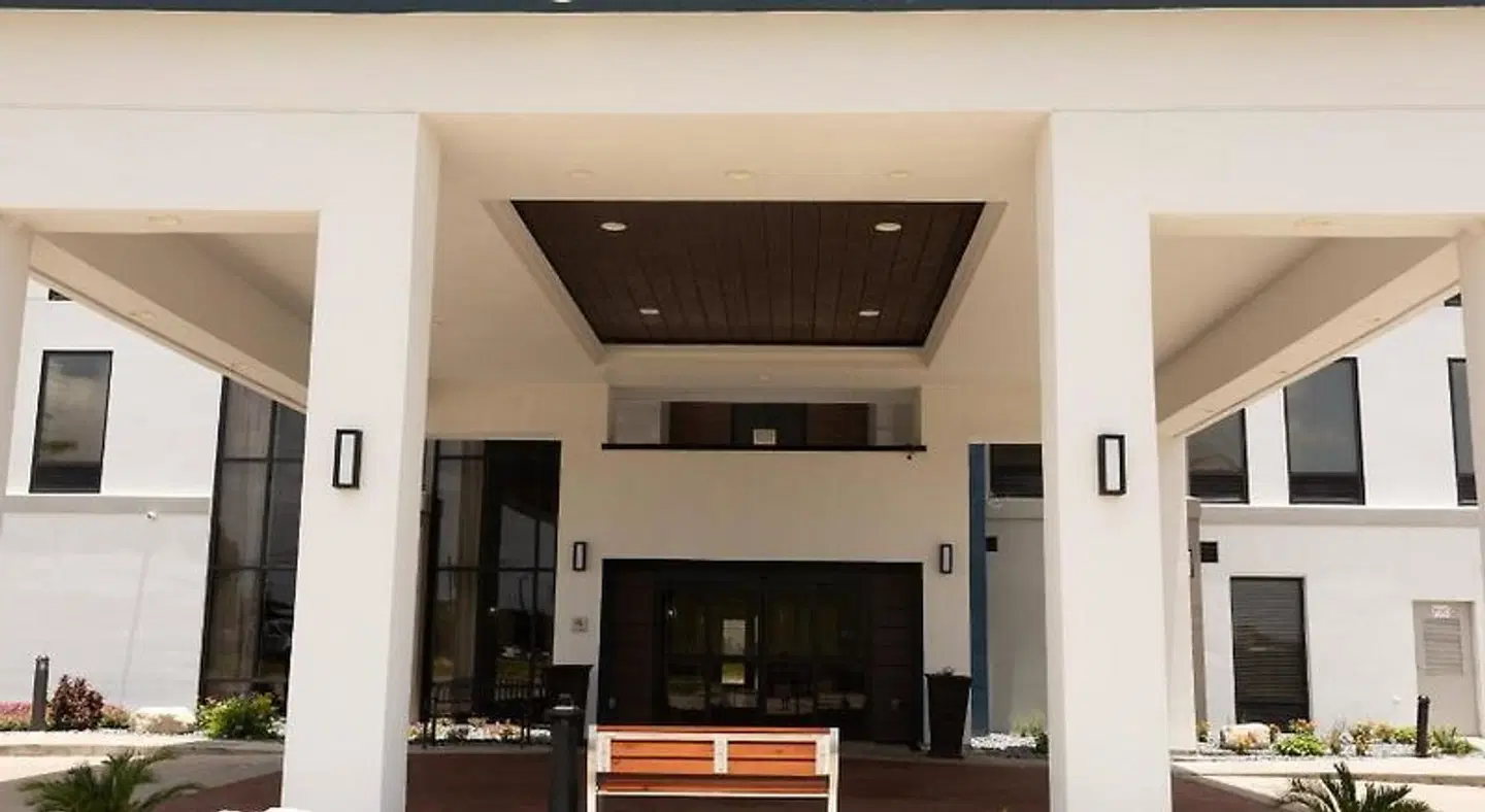Hampton Inn Victoria EXTERIOR