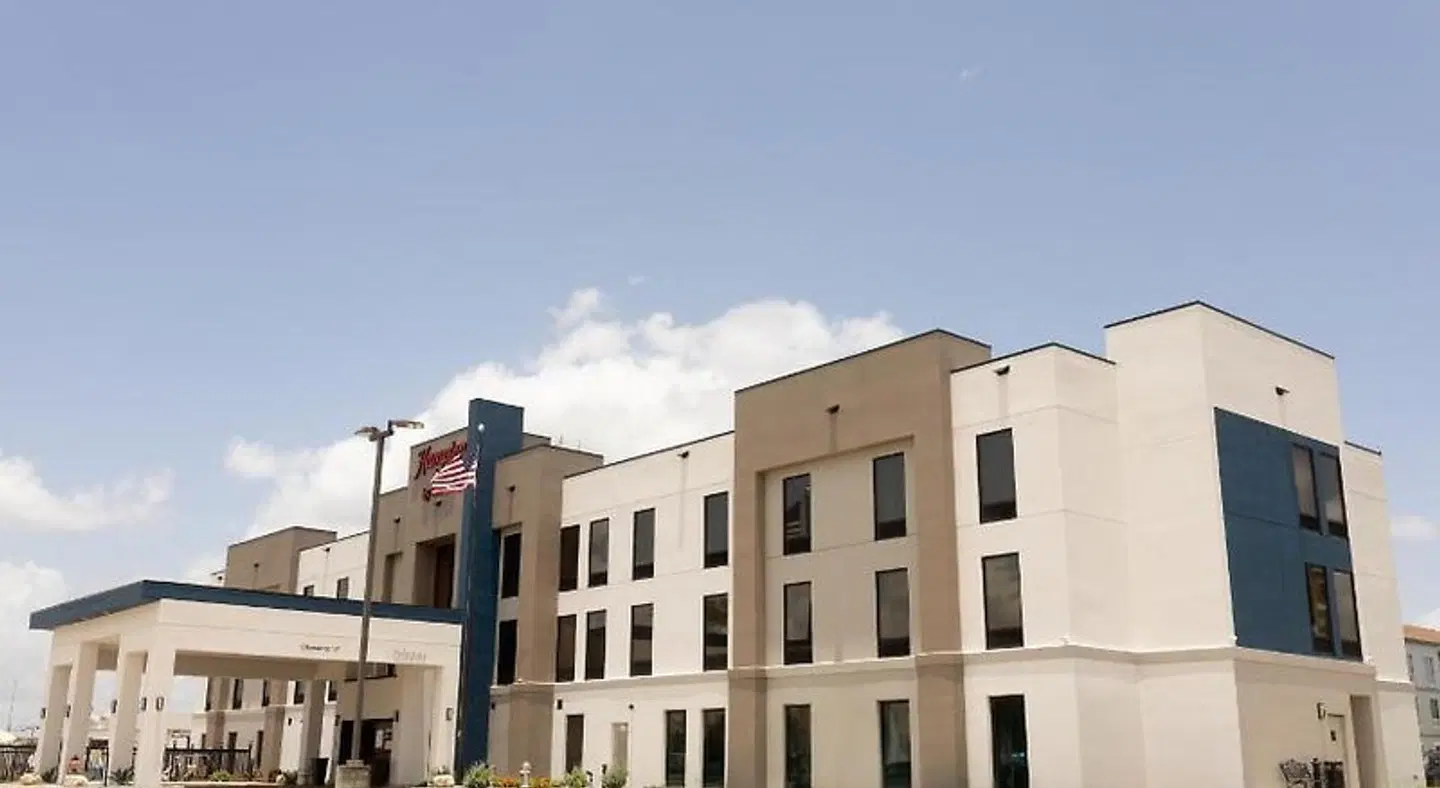 Hampton Inn Victoria EXTERIOR