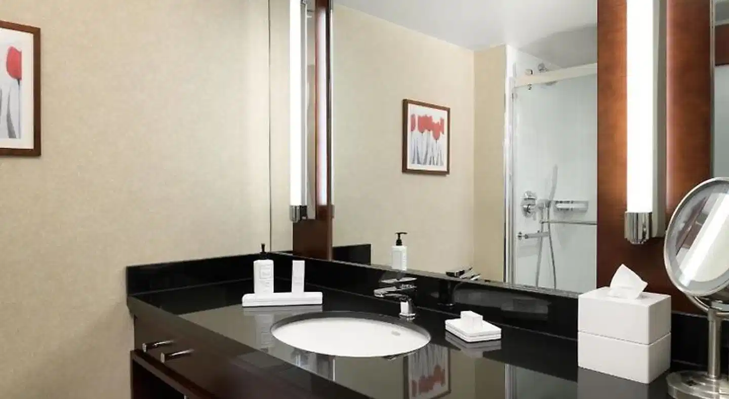 Hilton Charlotte Uptown Badezimmer