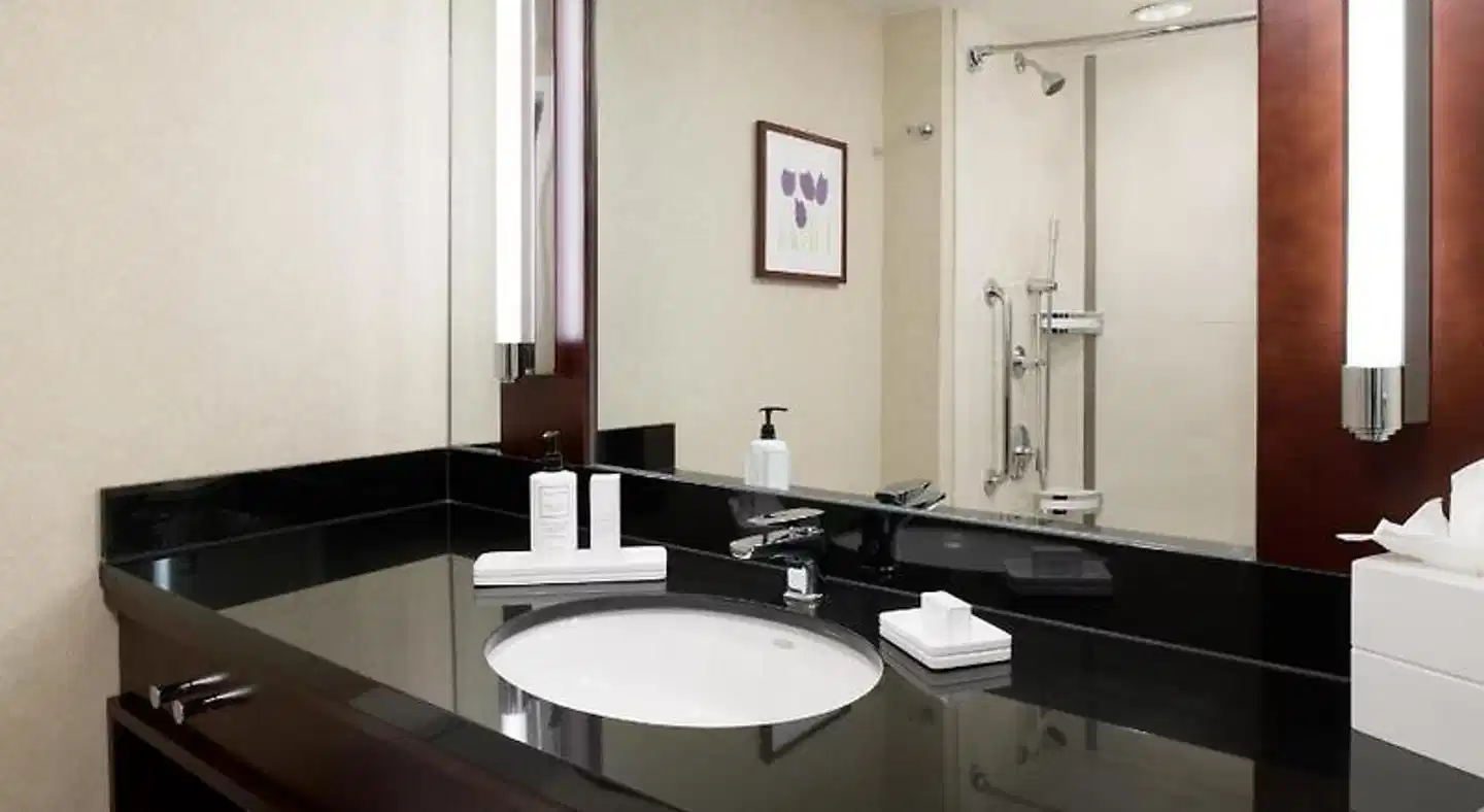 Hilton Charlotte Uptown Badezimmer
