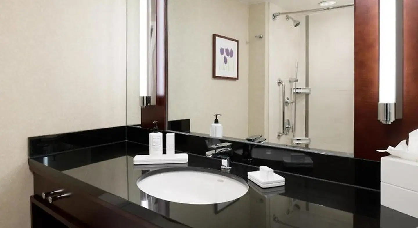 Hilton Charlotte Uptown Badezimmer